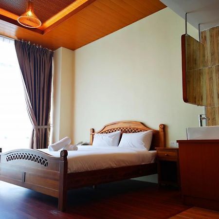 Top Holiday Hotel Seri Kembangan Exterior photo