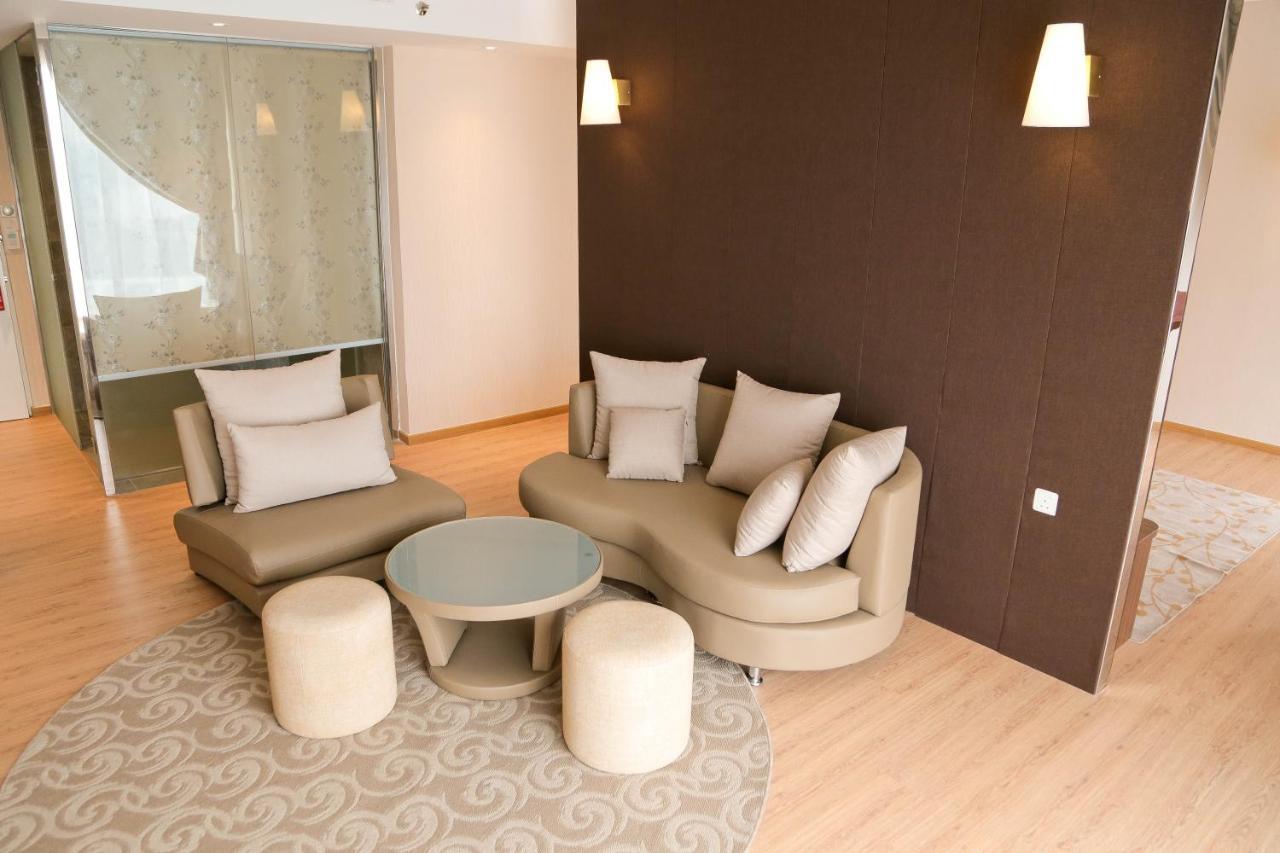 Top Holiday Hotel Seri Kembangan Exterior photo