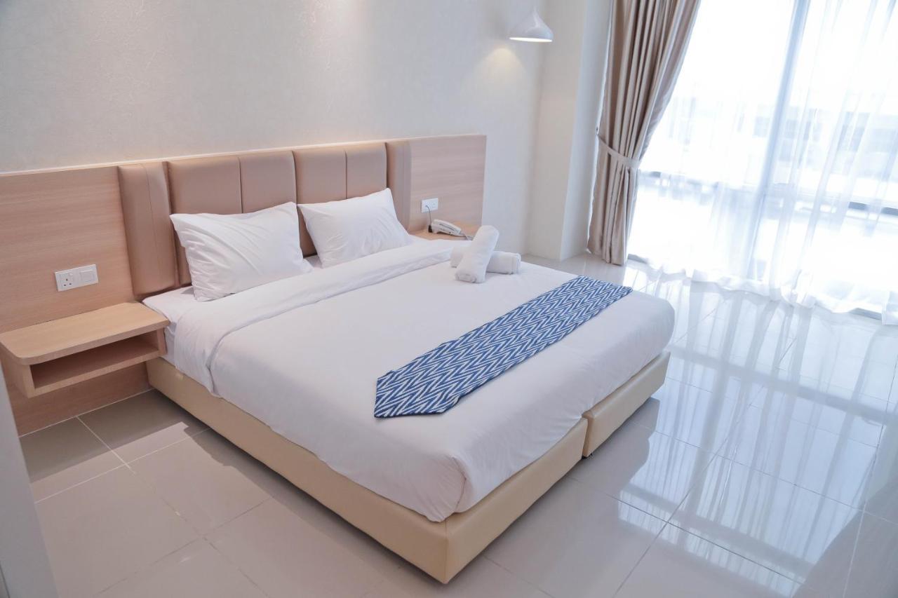 Top Holiday Hotel Seri Kembangan Exterior photo