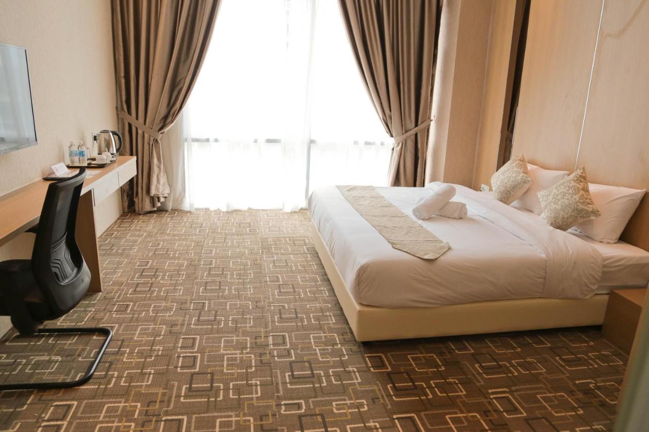 Top Holiday Hotel Seri Kembangan Exterior photo
