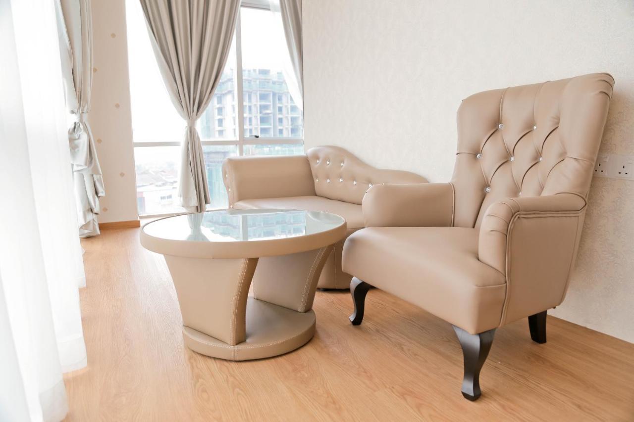 Top Holiday Hotel Seri Kembangan Exterior photo
