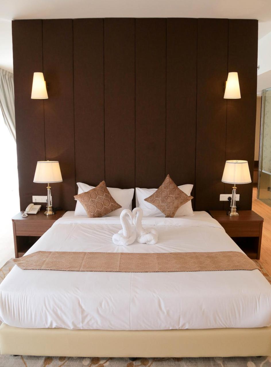 Top Holiday Hotel Seri Kembangan Exterior photo