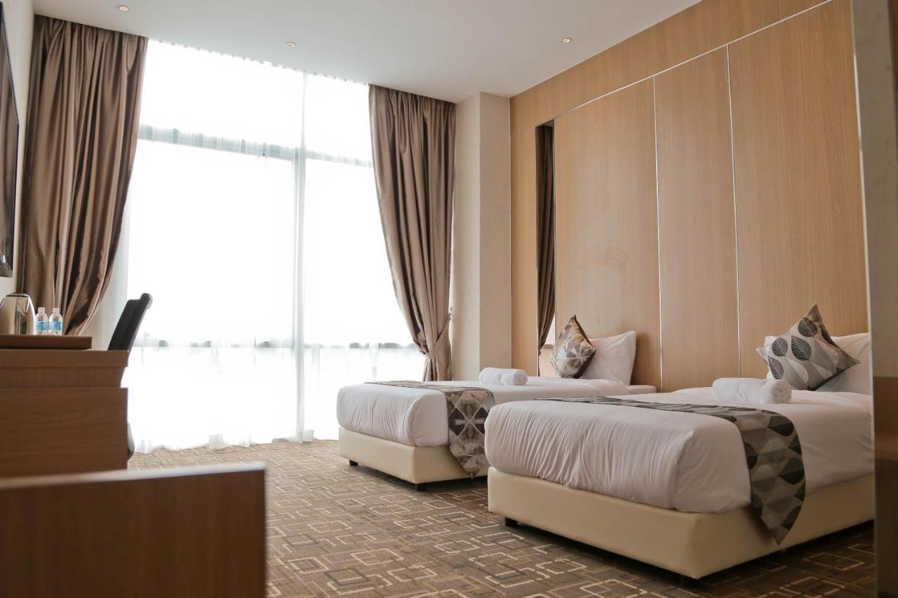 Top Holiday Hotel Seri Kembangan Exterior photo