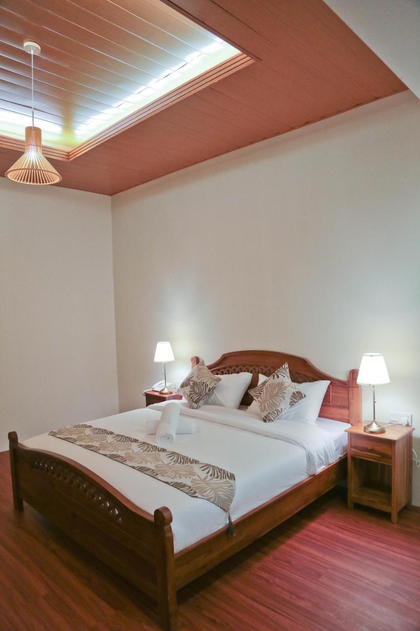 Top Holiday Hotel Seri Kembangan Exterior photo