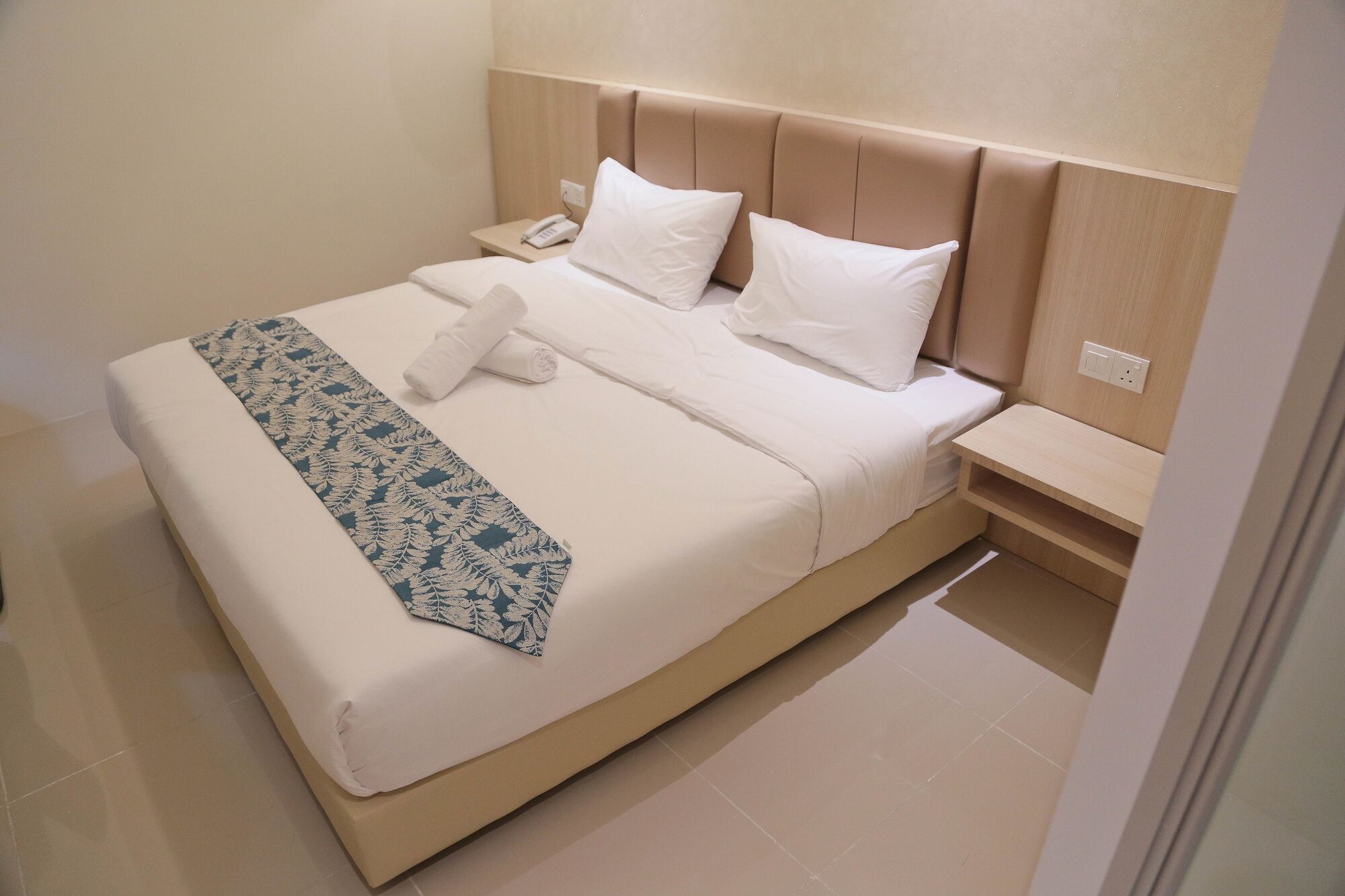 Top Holiday Hotel Seri Kembangan Exterior photo